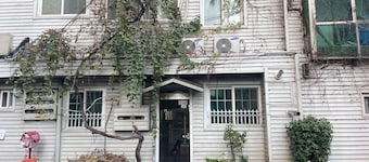 Korea Univ. station simple house