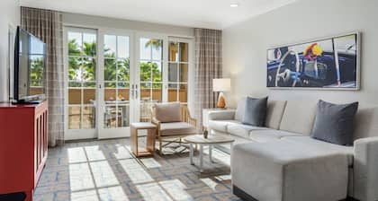 Charming 2-bedroom villa in brilliant Newport Beach with AC, WiFi, fitness room