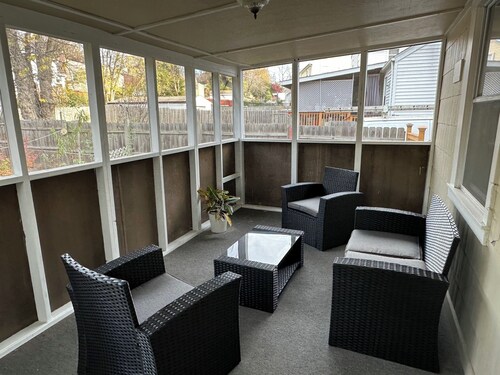 Modern Cozy Silver Spring Getaway Basement Guesthouse - Close to DC