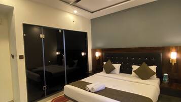 Luxury Room | Desk, free WiFi
