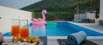 Tranquil Getaway Villa Prapatnica With Pool and Garden