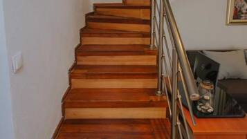 Villa (Three Bedroom Villa with Pool) | Staircase