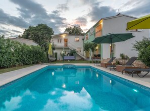Ferienhaus (Four Bedroom Holiday Home with Pool a) | Außenpool