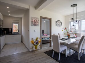 Apartment (One Bedroom Apartment) | Dining room - Trendy and Chic Apartment With Terrace and Private Garden (Kastela)