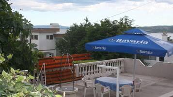 Apartment (One Bedroom Apartment with Sea View) | Terrace/patio