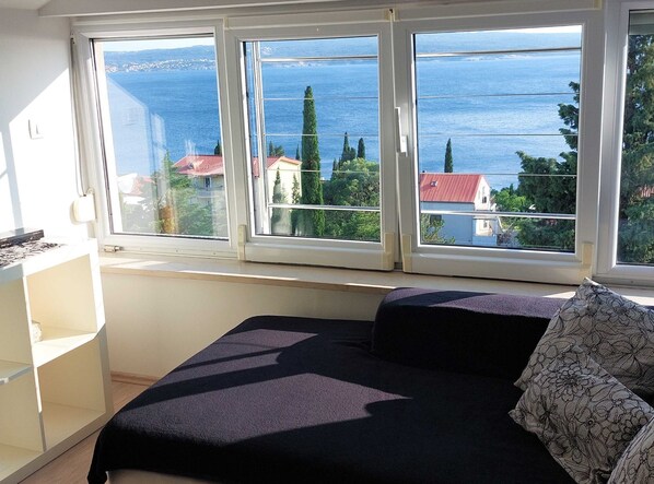 Appartement (Two Bedroom Apartment with Sea View)