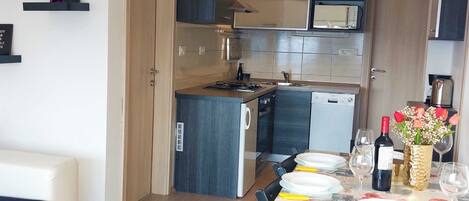 Apartment (Two Bedroom Apartment with Sea View) | Private kitchen