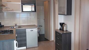 Apartment (Two Bedroom Apartment with Sea View) | Private kitchen