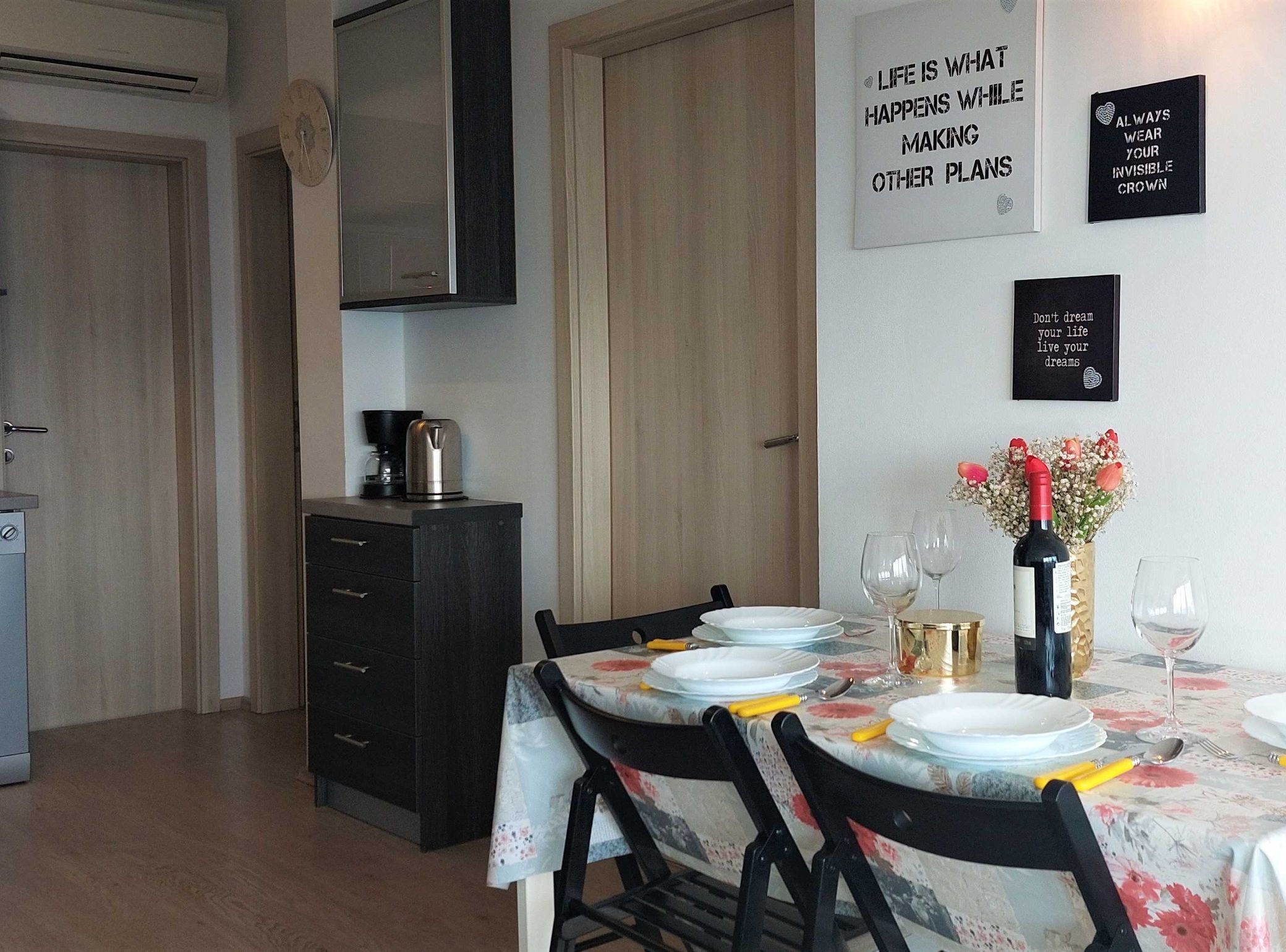 Departamento (Two Bedroom Apartment with Sea View) | Sala de estar | Televisión de pantalla plana de 32 pulgadas con canales vía satélite 