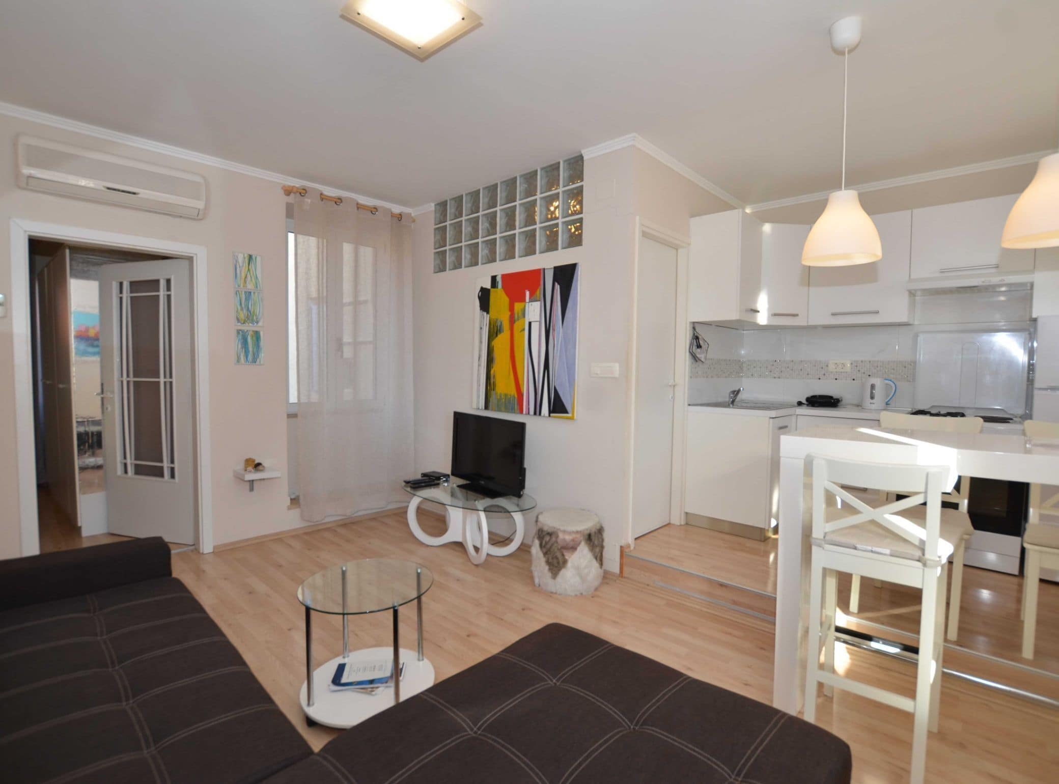 Apartamento (Seaside Charm Apartment in Rovinj) | Sala de estar | TV de tela plana 32 polegadas com canais via satélite