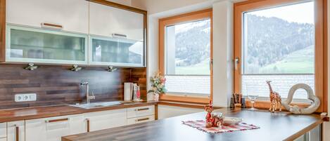 Réfrigérateur, four, plaque de cuisson, lave-vaisselle