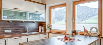 Idyllic apartment, terrace and mountain view