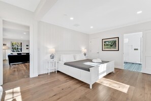 4 bedrooms, desk, iron/ironing board, WiFi