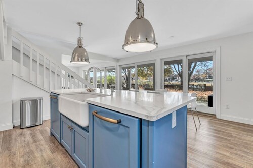 Waterfront Retreat with Private Dock and Fire Pit, Sleeps 8, Outdoor Dining, Spa-Style Primary, Chef’s Kitchen w/ Dual Dishwashers, Gas Fireplace, River Views, Bright Open Layout, Central A/C, Perfect Coastal Escape for Families, 24 Hr Hospitality