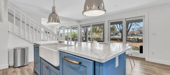 Waterfront Retreat with Private Dock and Fire Pit, Sleeps 8, Outdoor Dining, Spa-Style Primary, Chef’s Kitchen w/ Dual Dishwashers, Gas Fireplace, River Views, Bright Open Layout, Central A/C, Perfect Coastal Escape for Families, 24 Hr Hospitality