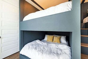 4 habitaciones, tabla de planchar con plancha, wifi y ropa de cama 