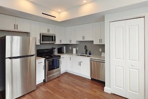 Coffee/tea maker, fridge, microwave, oven