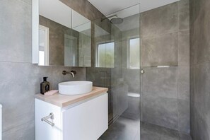 Unclassified image, 4 of 19, button