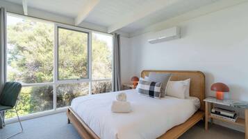 3 bedrooms, desk, iron/ironing board, WiFi