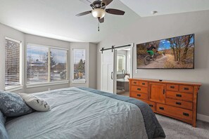6 bedrooms, desk, iron/ironing board, WiFi