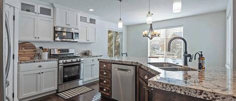 Fridge, microwave, stovetop, dishwasher