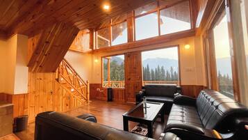 Standard Duplex, Balcony, Mountain View | Living area