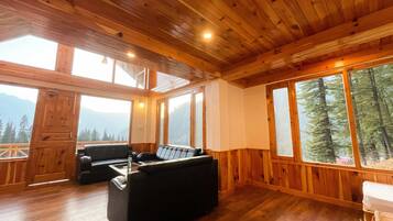 Standard Duplex, Balcony, Mountain View | Living area