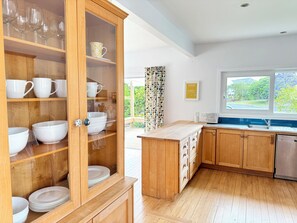 Private kitchen - Wonderful 4-bedroom house with WiFi in Ngunguru (Ngunguru)