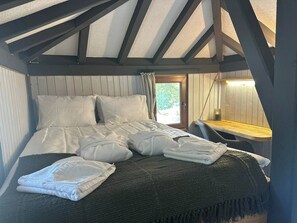 Iron/ironing board, Internet, bed sheets - Villa Yarema Mountain Relax with Hot Jacuzzi & Sauna (Sofiyska oblast)