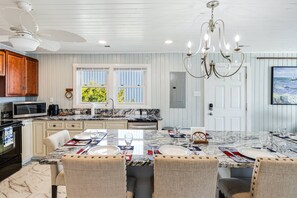 Fridge, microwave, stovetop, dishwasher - Classic 2nd Row Beach home, Dog Friendly, Sleeps 8 (Oak Island)