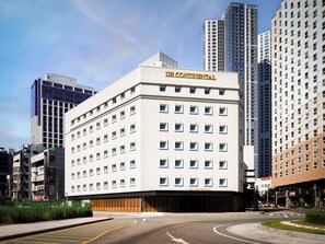 Exterior - UH Continental CenterPoint (Busan)