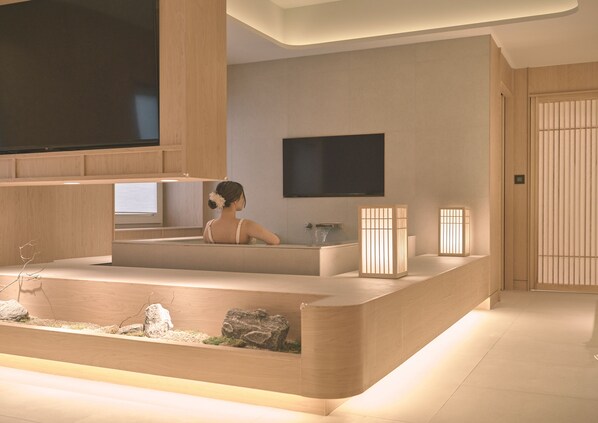Family Spa Suite | Private spa tub - UH Continental CenterPoint (Busan)