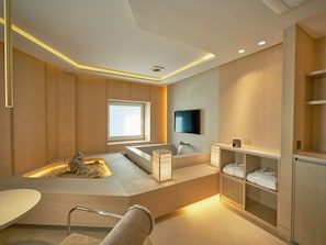 Blackout drapes, iron/ironing board, free WiFi, bed sheets - UH Continental CenterPoint (Busan)