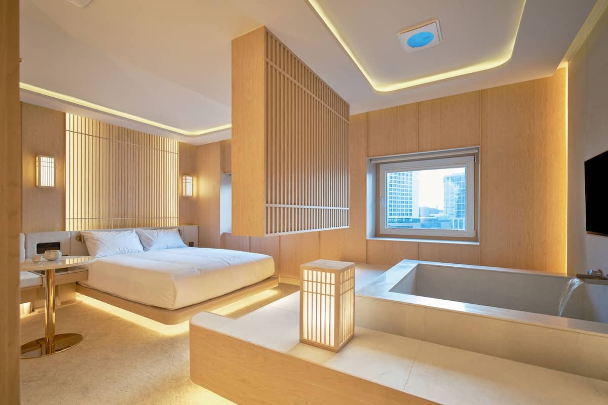 Deluxe Double Spa Room (Randomly Selected) | 屋内スパ浴槽