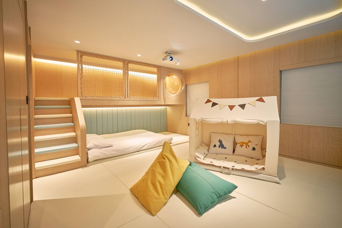 Kids Room Playground | 遮光窗帘、熨斗/熨板、免费 WiFi、床单
