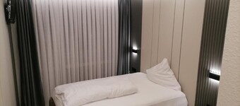 Serene Retreat in Bad Salzuflen Cozy Guest Room with 1500m² Grounds