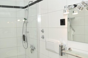Douche, sĂšche-cheveux