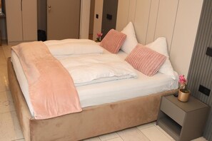 1 bedroom, Internet, bed sheets, wheelchair access - Charming 1-Bedroom Retreat in Bad Salzuflen with Balcony & Wheelchair Access (Bad Salzuflen)