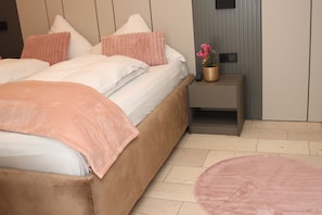 1 bedroom, Internet, bed sheets, wheelchair access