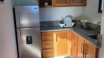Fridge, coffee/tea maker, toaster