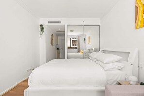 Desk, iron/ironing board, WiFi, bed sheets