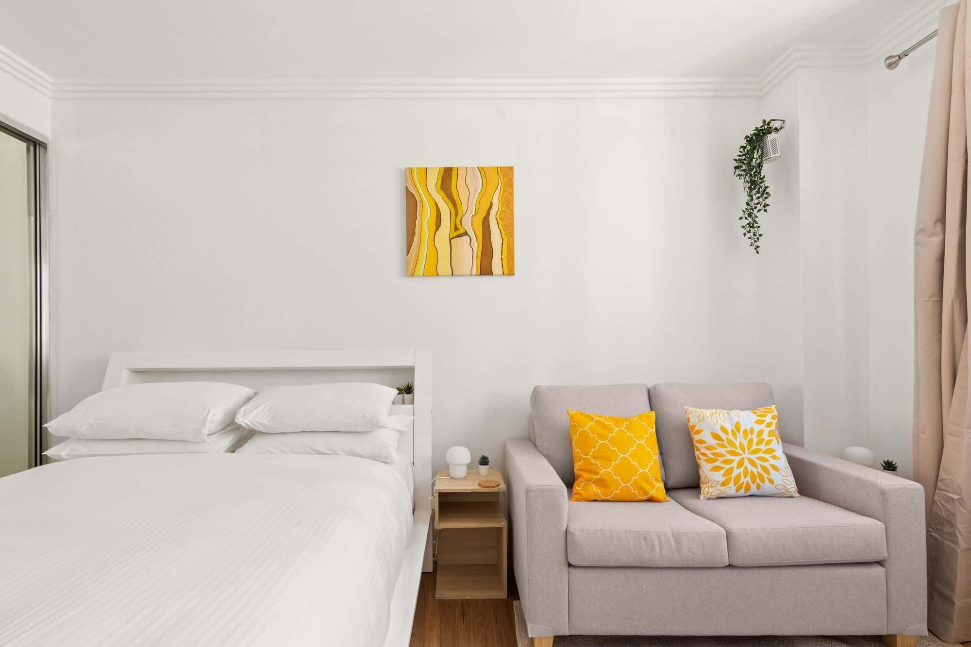 Desk, iron/ironing board, WiFi, bed sheets