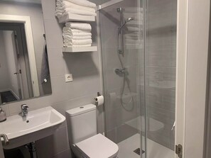 Shower - Lovely Holiday Home in Marbella With Shared Pool (Marbella)