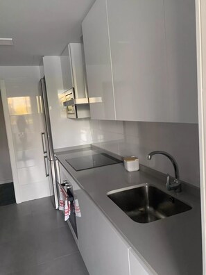 Appartement Classique, 2 chambres | Cuisine privée | Réfrigérateur, micro-ondes, four