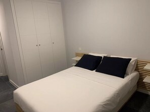 Klassiek appartement, 2 slaapkamers | 2 slaapkamers, beddengoed
