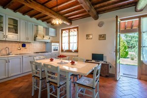 Classic House, Multiple Bedrooms | Private kitchen | Oven, dishwasher - Authentic Farmhouse in Castiglion Fiorentino With Organic Wines (Castiglion Fiorentino)