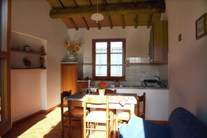 Classic House, 2 Bedrooms | Private kitchen