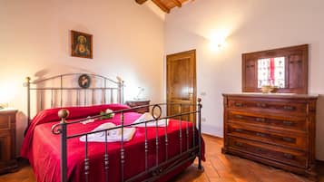 7 Schlafzimmer, individuell eingerichtet, Bettwäsche