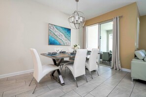 Dining - Storey Lake Home, Mickey & Minions Beds, Sleeps 12 (Kissimmee)