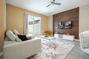 Smart TV, offices - Storey Lake Home, Mickey & Minions Beds, Sleeps 12 (Kissimmee)